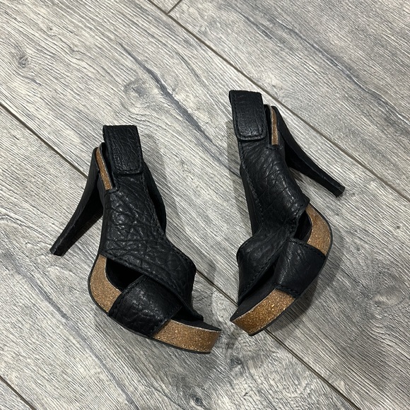 • Pedro Garcia • Open Toe Pebbled Leather Black Heels Criss Cross 38 Women’s - Picture 3 of 5